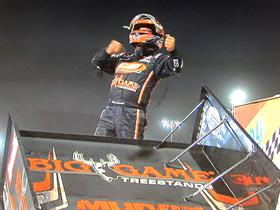 Sammy Swindell Makes Last Lap Pass in Race of the Season at Knoxville!