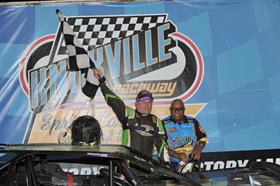 Jimmy Owens Wins Thriller to Repeat as Lucas Oil Knoxville Late Model Nationals Champion!